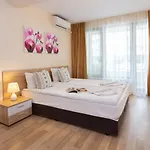 Flora Apartment