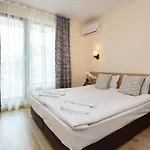 Flora Apartment *