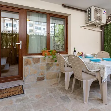 Apartament Flora