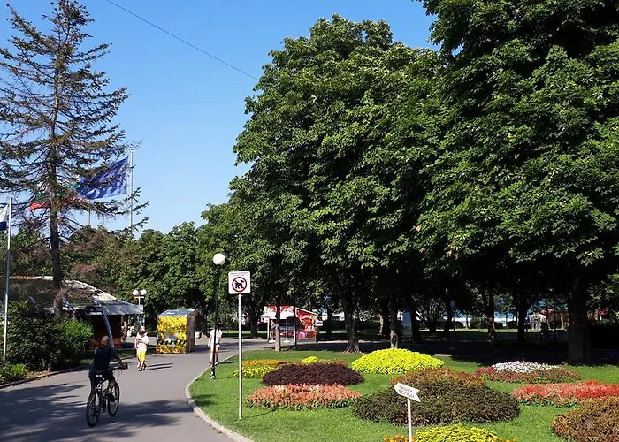 Flora Μπουργκάς