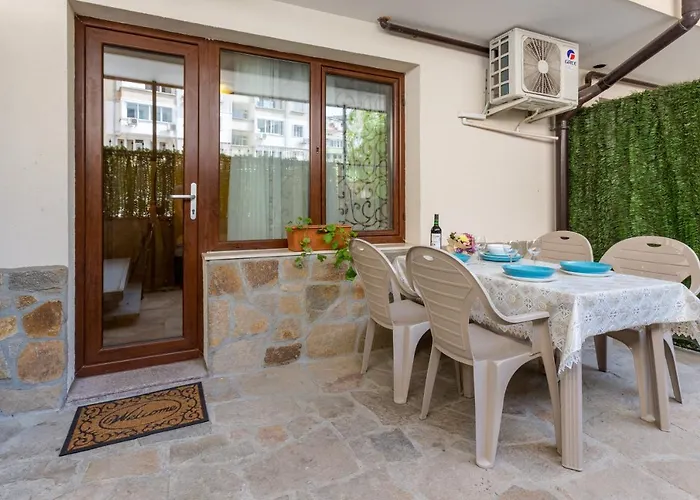 Διαμέρισμα Flora