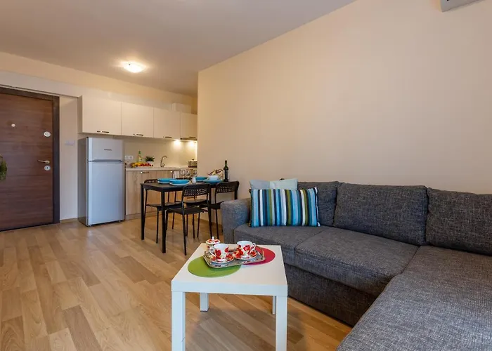 Διαμέρισμα Flora Μπουργκάς